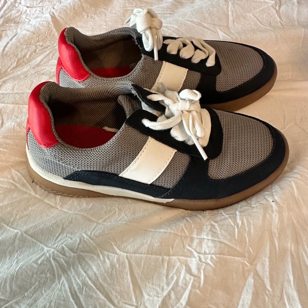 Boy sneakers size 1